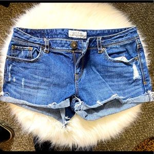Dark wash daisy duke like shorts 7/8
